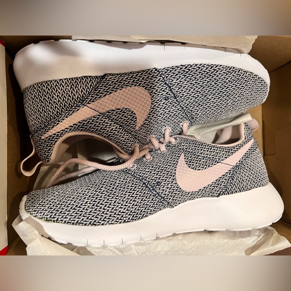 Nike Roshe One Navy/Barely Rose-White